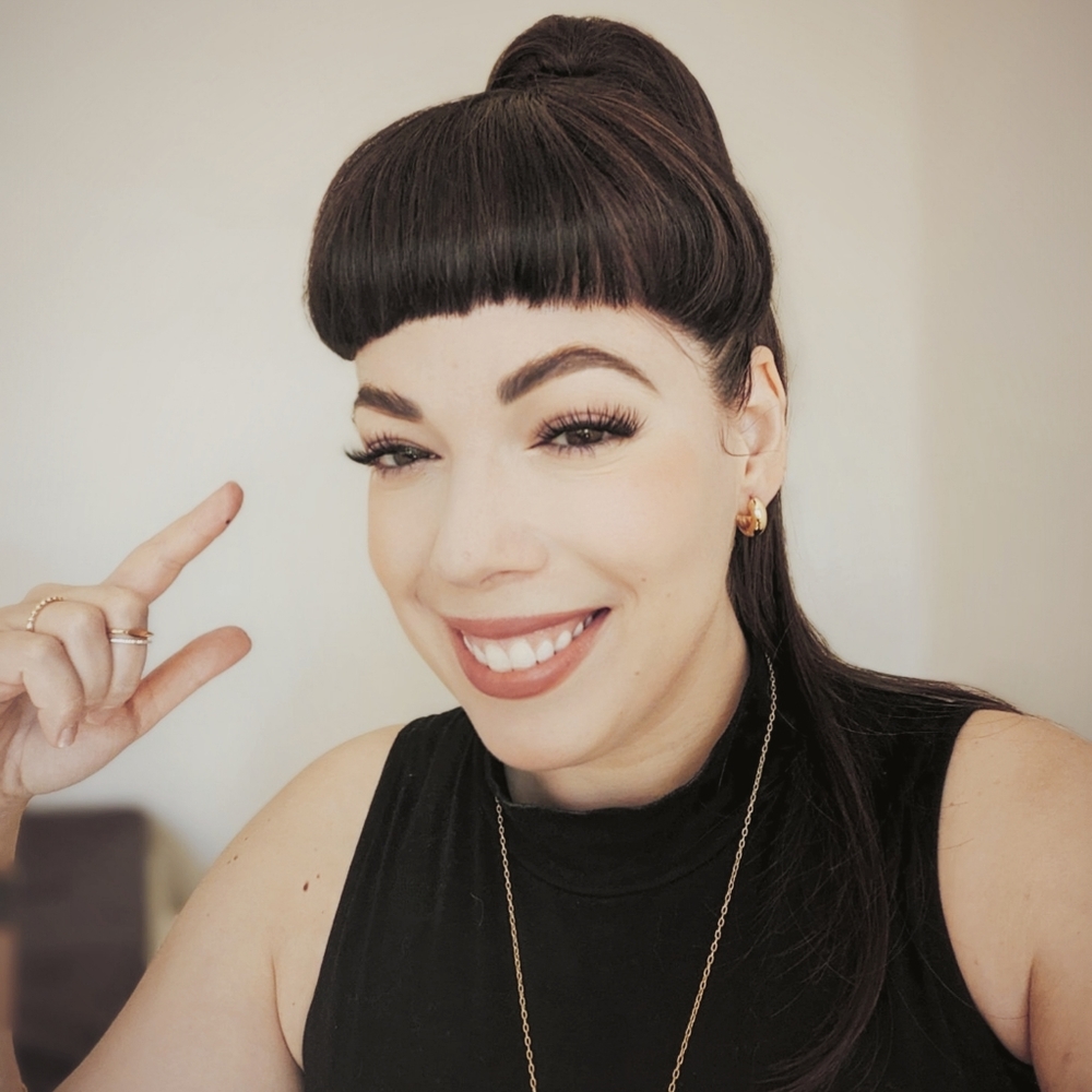 Meet you posher, Alexia!